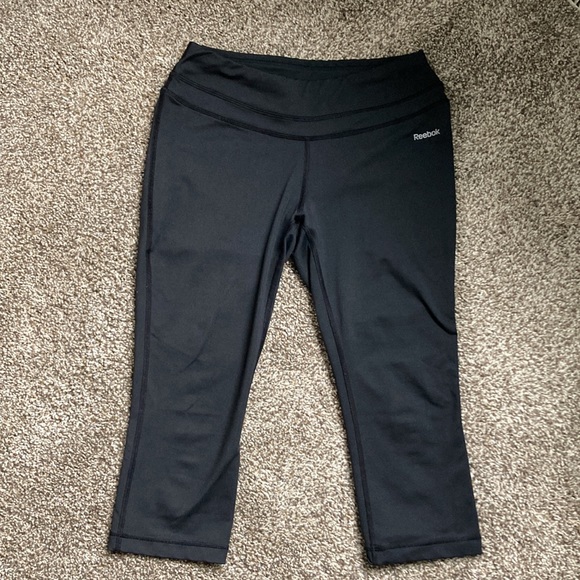 Reebok | Capri Dry Fit Leggings Black Small Athletic Sport Yoga - Picture 1 of 9